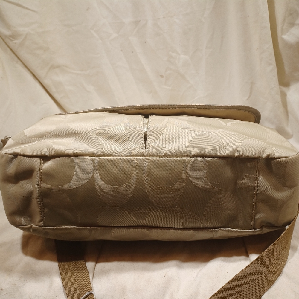 Coach Cream and Tan Shoulder Bag - Picture 5 of 11